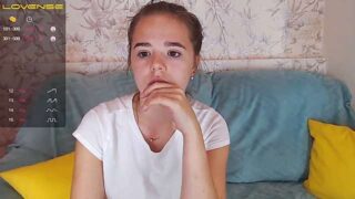 DianaLewis naked stripping on cam for live sex video chat