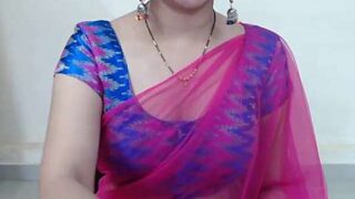goldiwet naked stripping on cam for live sex video chat