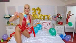 NattalieFox naked stripping on cam for live sex video chat