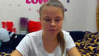 GirlUrDream naked stripping on cam for live sex video chat