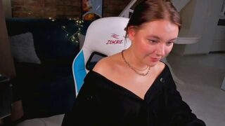 MelisaMoore naked stripping on cam for live sex video chat