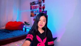 Sinceeere naked stripping on cam for live sex video chat