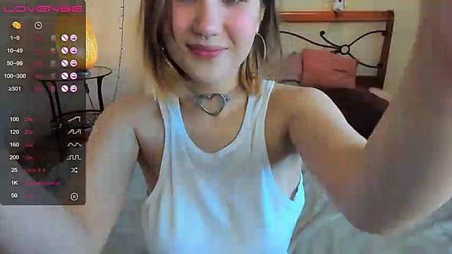 Effi Kisses Naked Stripping On Cam For Live Sex Video Chat 18closeup