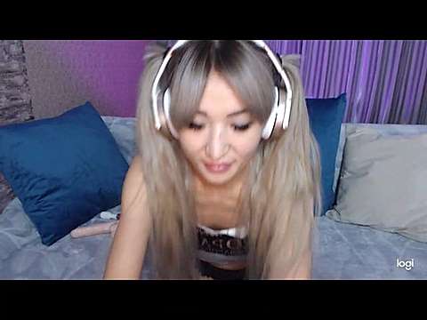 Akunya_meoww naked stripping on cam for live sex video chat