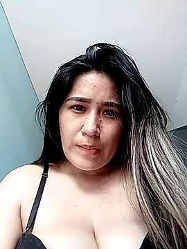alejamende naked stripping on cam for live sex video chat