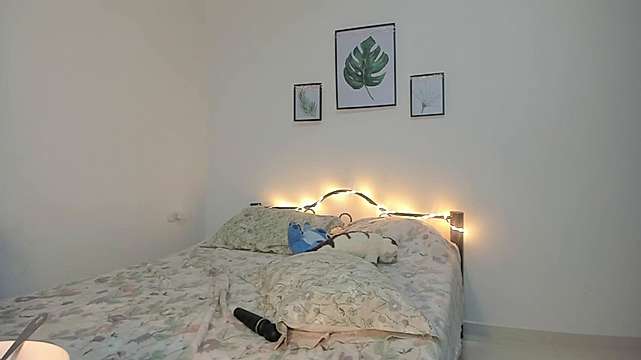 Alicee_5 naked stripping on cam for live sex video chat