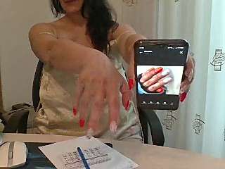 AmoreAnett naked stripping on cam for live sex video chat