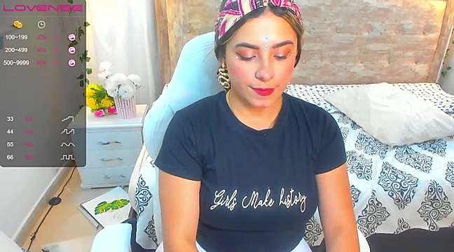 ariannaaa naked stripping on cam for live sex video chat