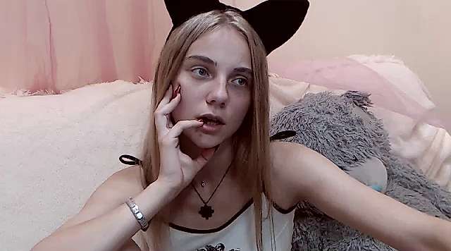 ariel_nues naked stripping on cam for live sex video chat