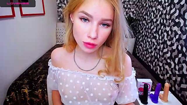 AshleyLake naked stripping on cam for live sex video chat