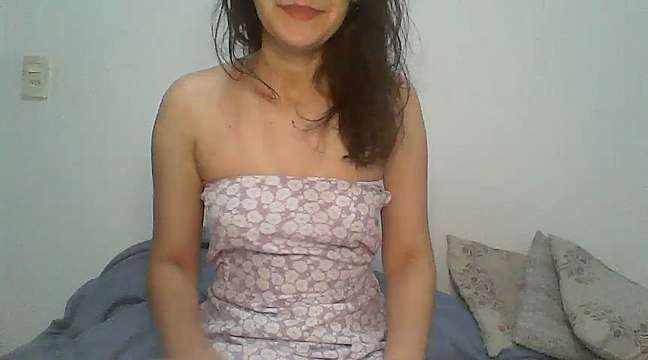 AureaBatt naked stripping on cam for live sex video chat