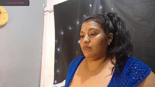 bbw_brown naked stripping on cam for live sex video chat
