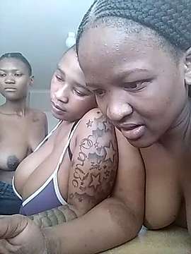 BbwEbonyQueen95 naked stripping on cam for live sex video chat