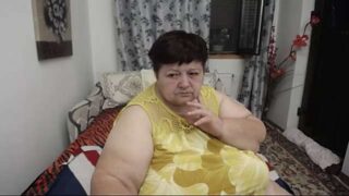 BBWLadyForU naked stripping on cam for live sex video chat