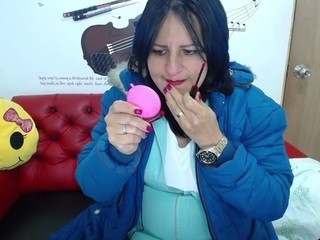 Beautiful-miilf nude on cam – live sex chat