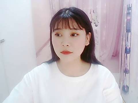 Bertha-Li naked stripping on cam for live sex video chat