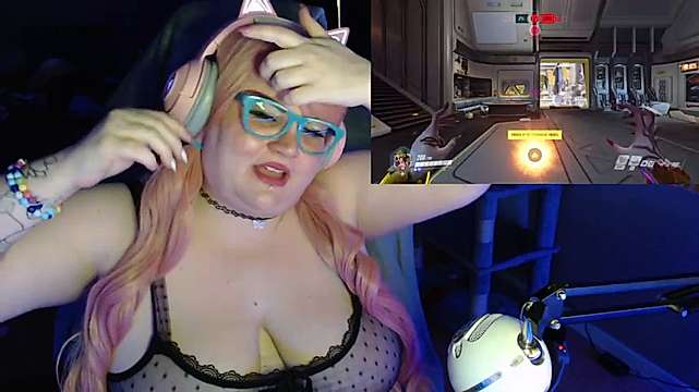 BettyAfterDark naked stripping on cam for live sex video chat