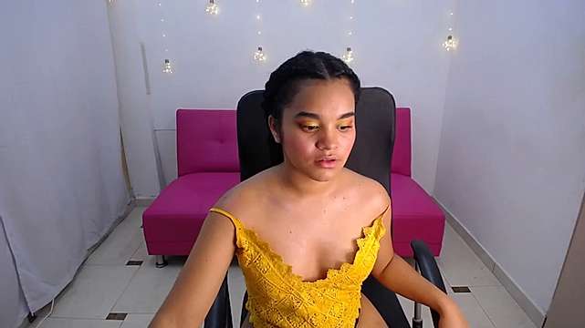 Candy18_ naked stripping on cam for live sex video chat