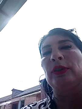 CandyNut naked stripping on cam for live sex video chat