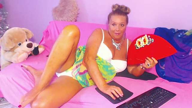 ClassyLydya naked stripping on cam for live sex video chat