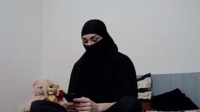 CoxElysha naked stripping on cam for live sex video chat