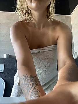 cute_lara naked stripping on cam for live sex video chat