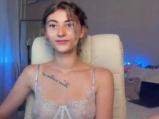 Cutecurles nude on cam – live sex chat