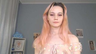 Cutie_uti naked stripping on cam for live sex video chat