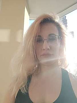 DahliaJamm naked stripping on cam for live sex video chat