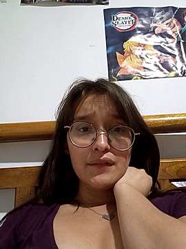 daphne_brown naked stripping on cam for live sex video chat