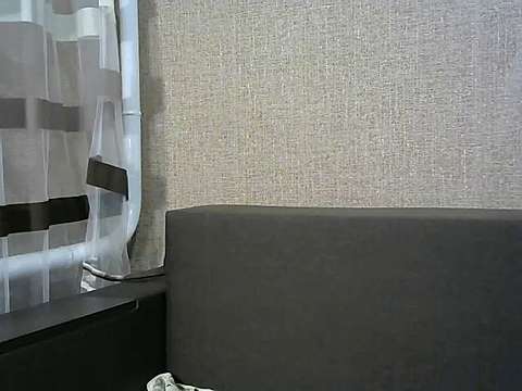 Diankaaa21 naked stripping on cam for live sex video chat