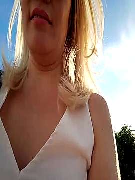 DisweetQlove naked stripping on cam for live sex video chat