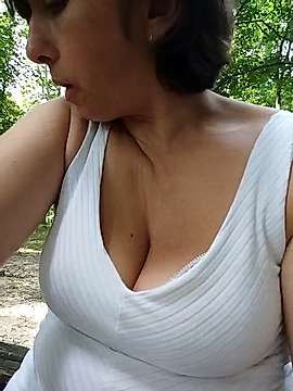 E_L_Z_A naked stripping on cam for live sex video chat