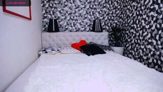 ElizabethCherry naked stripping on cam for live sex video chat
