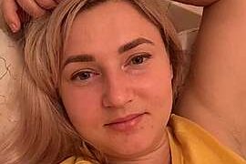 Emily_Croft naked stripping on cam for live sex video chat