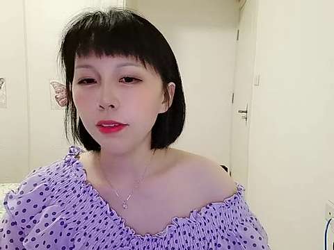 Floatsmiss naked stripping on cam for live sex video chat