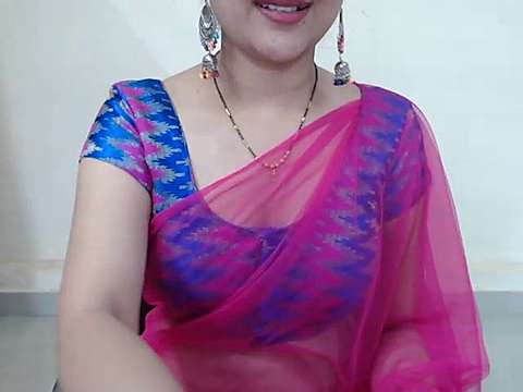 goldiwet naked stripping on cam for live sex video chat