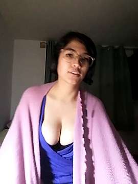 HaleyShiney naked stripping on cam for live sex video chat