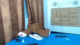 hillary_max_69 naked stripping on cam for live sex video chat