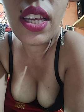 Honeybee_live naked stripping on cam for live sex video chat