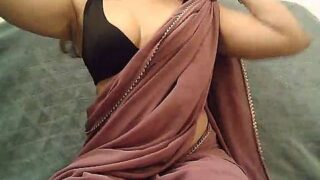 HotyRose naked stripping on cam for live sex video chat