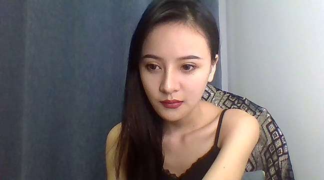 HUANGR0NGJiNG naked stripping on cam for live sex video chat