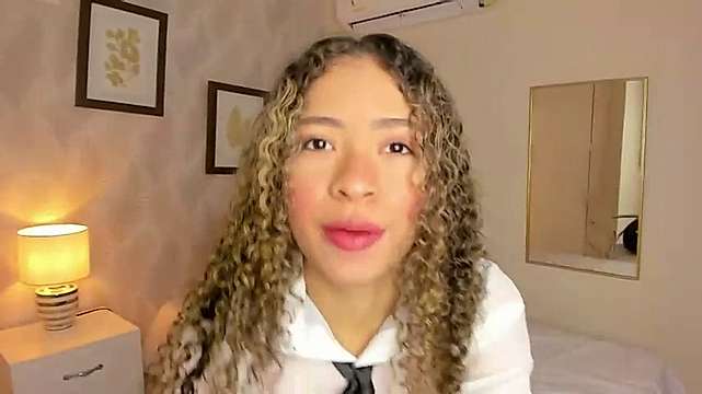 isa_diamond naked stripping on cam for live sex video chat