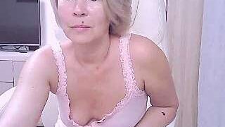 Jenny_Evans naked stripping on cam for live sex video chat