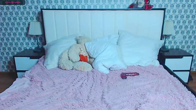 juicy_diana_love naked stripping on cam for live sex video chat