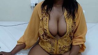 JUICYSEXYPREGGY naked stripping on cam for live sex video chat