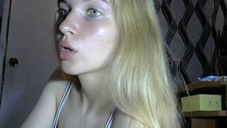 JuiliOnesunray naked stripping on cam for live sex video chat