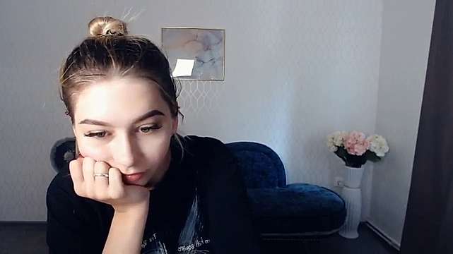 JulieTomas naked stripping on cam for live sex video chat