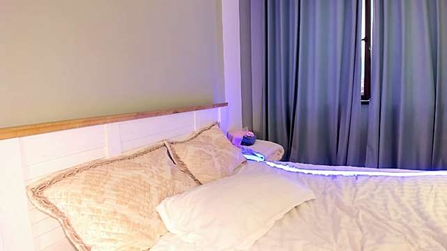 kailahmay naked stripping on cam for live sex video chat
