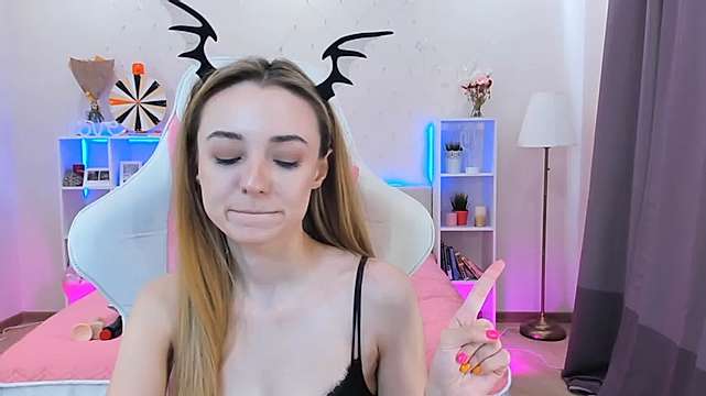 Karlee_Grey_ naked stripping on cam for live sex video chat